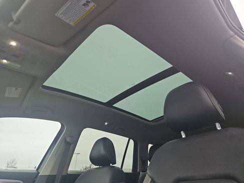 Used 2021 Volkswagen Atlas SEL Premium image 18