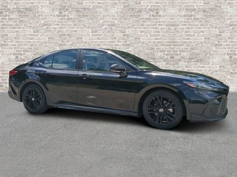 Used 2025 Toyota Camry SE FWD image 1