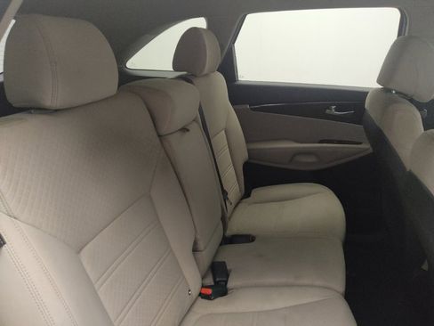 Used 2017 Kia Sorento FWD w/ LX Convenience Package image 19