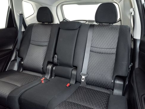 Used 2020 Nissan Rogue S FWD image 17