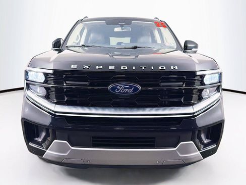 Used 2025 Ford Expedition Max Platinum AWD/4WD image 6