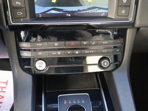 Used 2017 Jaguar F-PACE Prestige image 24
