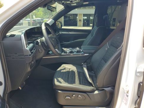 Certified 2026 Cadillac Escalade V w/ LPO, ONYX Package AWD/4WD image 20