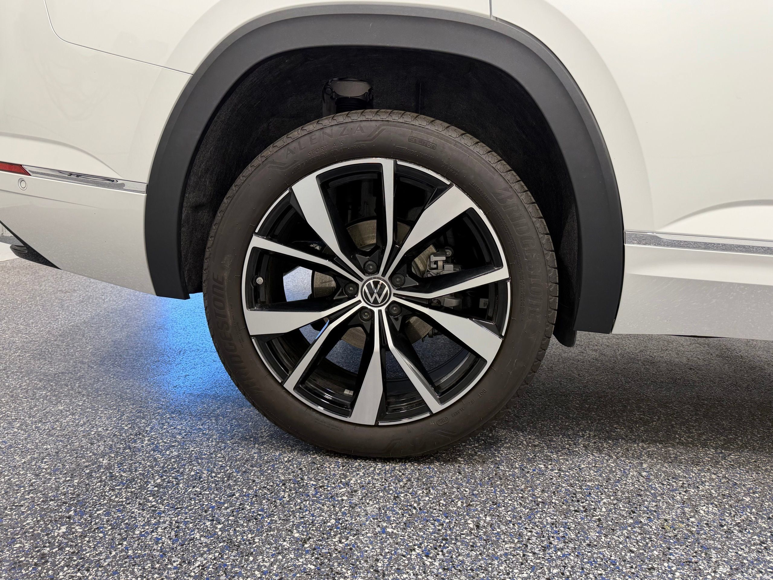New 2025 Volkswagen Atlas SEL Premium R-Line AWD/4WD image 13