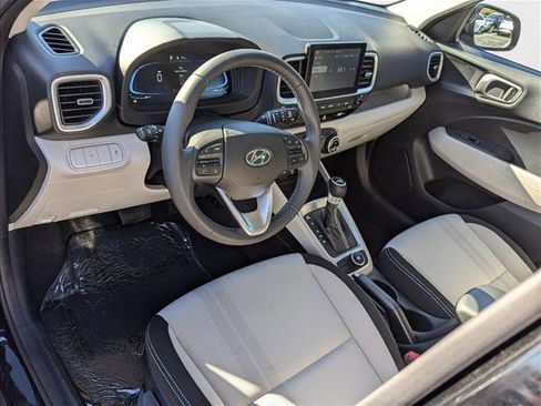 New 2025 Hyundai Venue SEL image 3