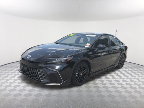 Certified 2025 Toyota Camry SE w/ Convenience Package FWD image 3