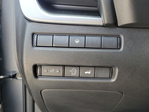 Certified 2025 Nissan Rogue SV FWD image 30