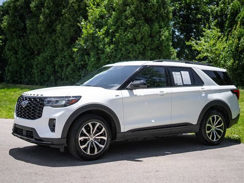 Used 2025 Ford Explorer ST-Line AWD/4WD image 8