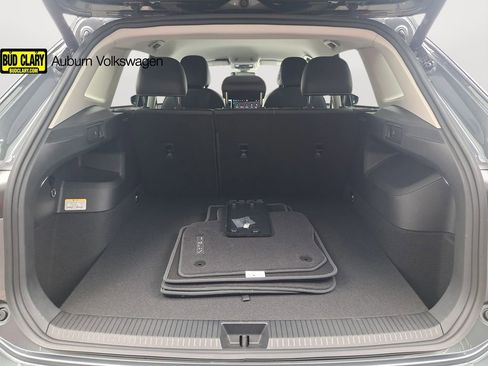 New 2025 Volkswagen Tiguan SE FWD image 30