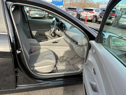 Used 2023 Hyundai Elantra SEL image 17