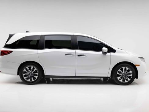 Used 2024 Honda Odyssey EX-L image 13