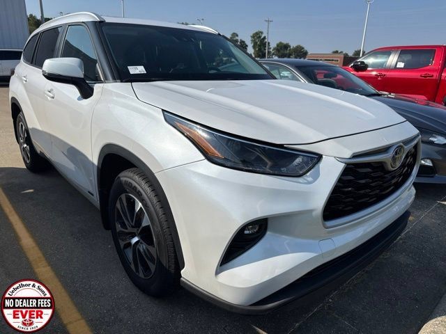 Used 2023 Toyota Highlander XLE AWD/4WD image 10