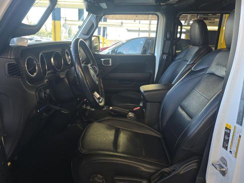 Used 2022 Jeep Wrangler Unlimited Sahara w/ Cold Weather Group image 7