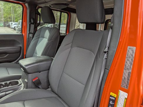 Used 2023 Jeep Wrangler Sport S image 3