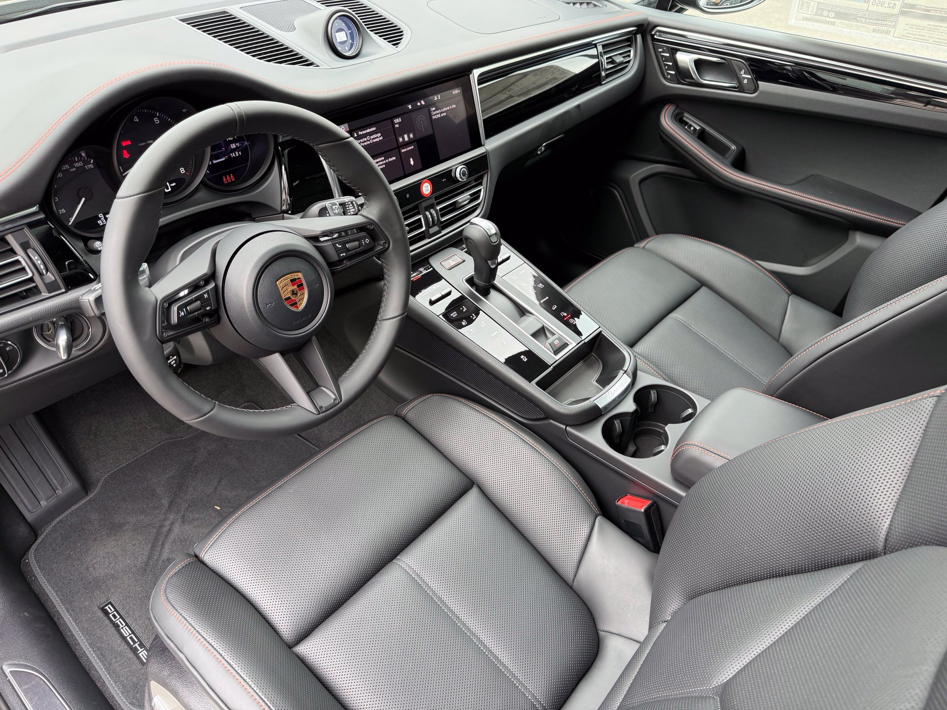 Used 2026 Porsche Macan AWD/4WD image 4