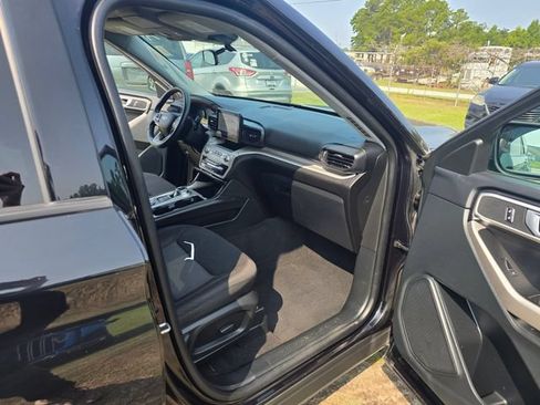 Used 2023 Ford Explorer XLT AWD/4WD image 38