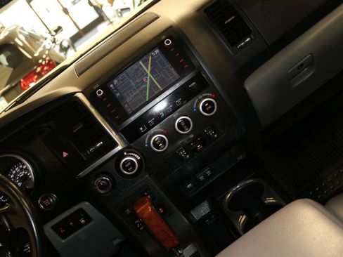 Used 2020 Toyota Sequoia Platinum image 27
