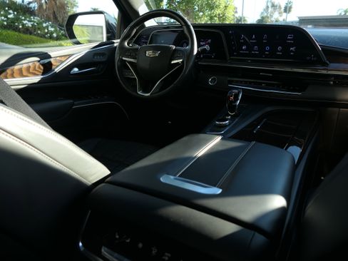 Certified 2023 Cadillac Escalade ESV Sport Platinum w/ Heavy-Duty Trailer Package image 26