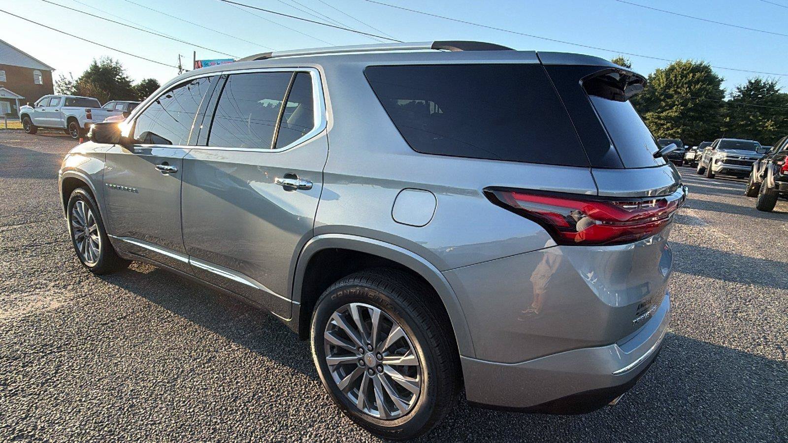 Used 2023 Chevrolet Traverse Premier FWD image 10