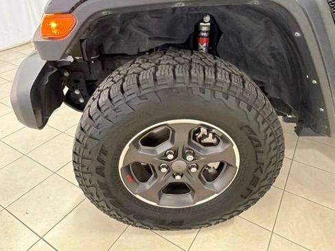 Used 2022 Jeep Gladiator Rubicon w/ Cold Weather Group AWD/4WD image 33