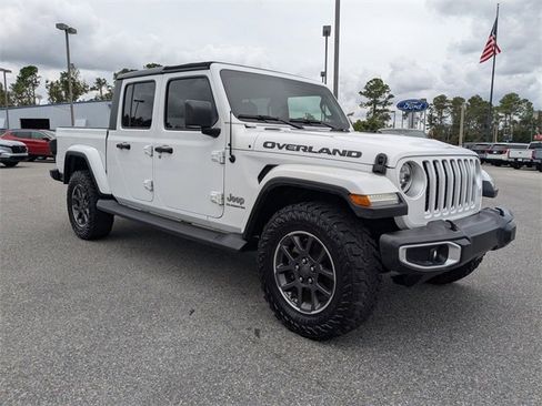 Used 2020 Jeep Gladiator Overland image 2