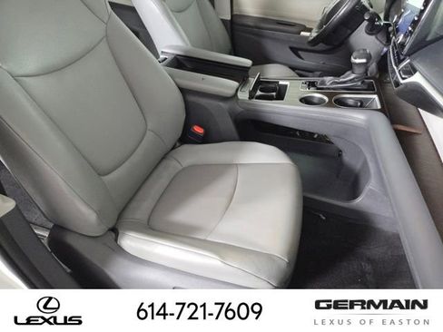 Used 2021 Toyota Sienna XLE FWD image 30