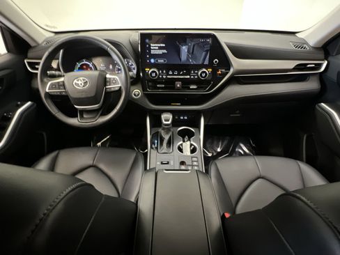 Used 2024 Toyota Highlander XLE AWD/4WD image 22
