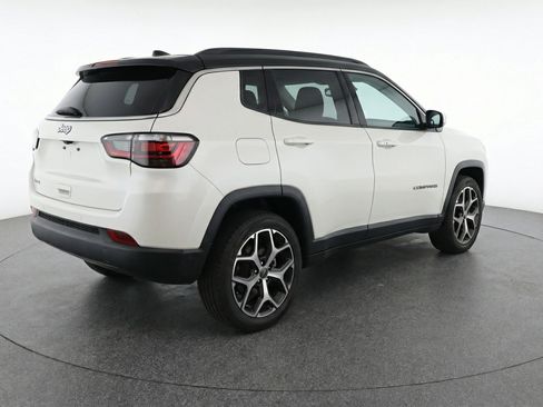 Used 2025 Jeep Compass Limited image 9