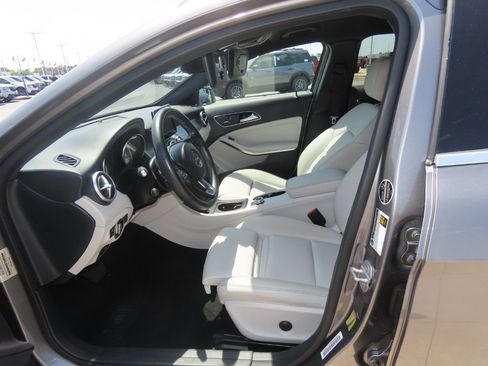 Used 2017 Mercedes-Benz GLA 250 image 26