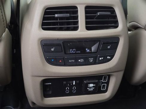 Used 2020 Honda Pilot Touring image 13