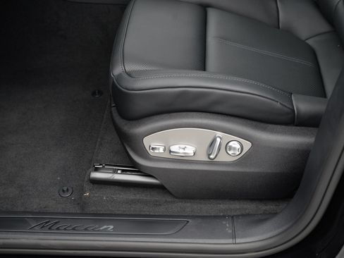 Certified 2026 Porsche Macan AWD/4WD image 25