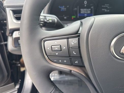 Used 2025 Lexus UX 300h AWD image 17