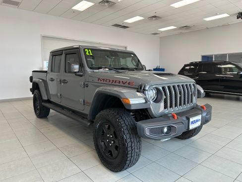 Used 2021 Jeep Gladiator Mojave w/ Dual Top Group AWD/4WD image 4