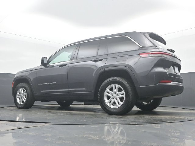 Used 2024 Jeep Grand Cherokee Laredo AWD/4WD image 48