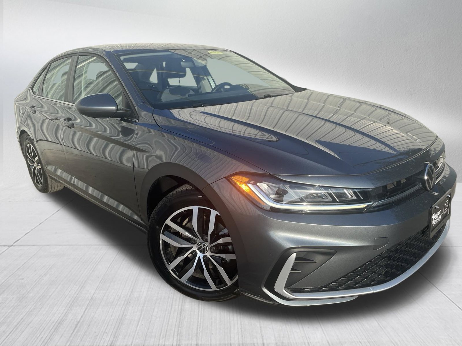Used 2025 Volkswagen Jetta SE FWD image 3