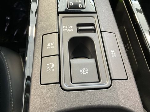 Used 2024 Toyota Prius XLE image 16