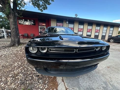 Used 2019 Dodge Challenger SXT image 22