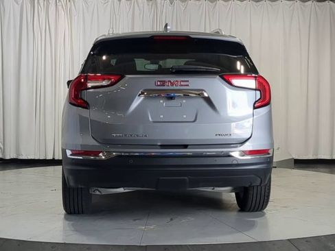 Used 2024 GMC Terrain SLT w/ Infotainment Package II AWD/4WD image 9