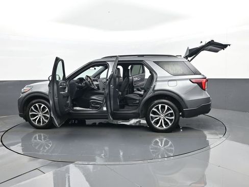 Used 2025 Ford Explorer ST-Line image 34