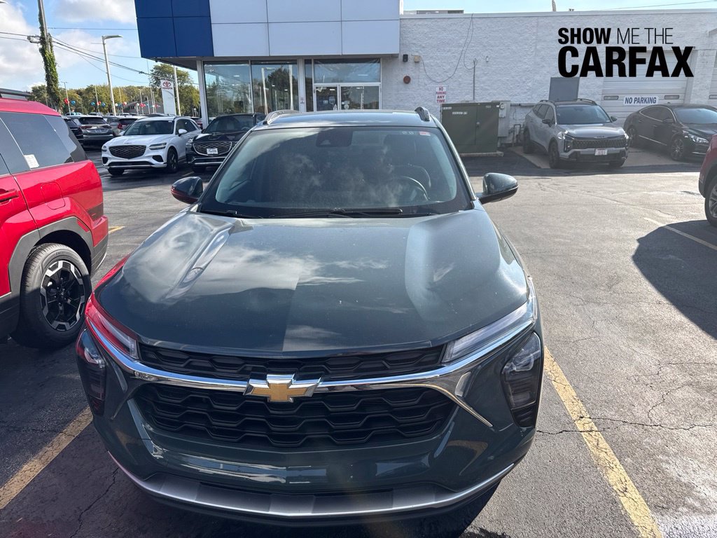 Used 2025 Chevrolet Trax LT w/ LT Convenience Package FWD image 1