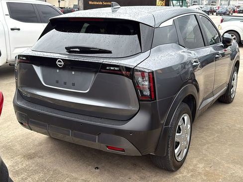 Used 2025 Nissan Kicks SV FWD image 3