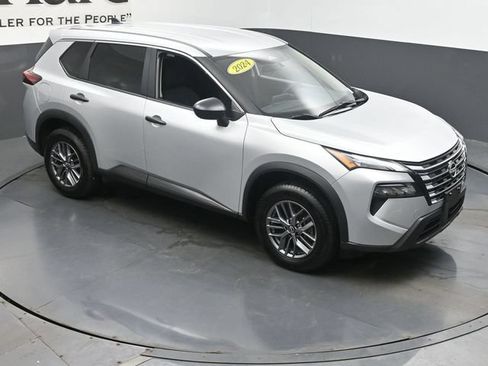 Used 2024 Nissan Rogue S AWD/4WD image 49