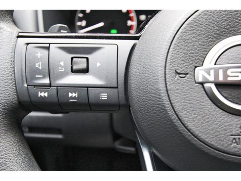 Used 2023 Nissan Rogue SV image 13