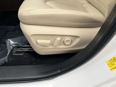 Used 2022 Toyota Highlander XLE image 14