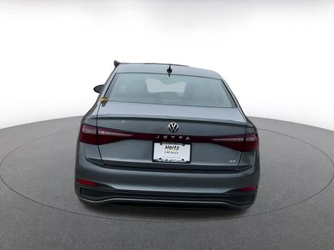 Used 2025 Volkswagen Jetta SE image 4