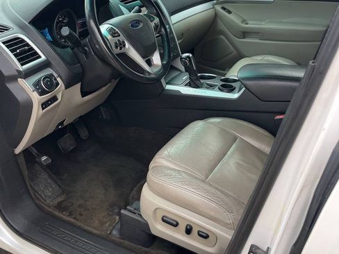 Used 2014 Ford Explorer XLT w/ Equipment Group 202A FWD image 11