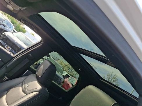 Used 2025 Cadillac XT5 Premium Luxury image 17