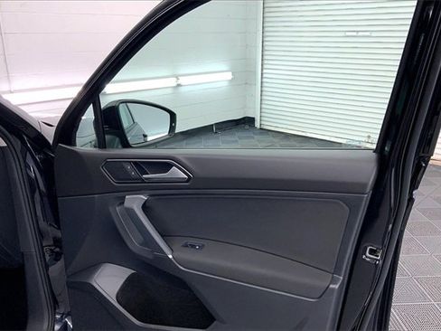 Used 2018 Volkswagen Tiguan S image 23