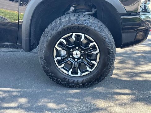 Used 2023 Chevrolet Silverado 1500 ZR2 w/ Technology Package AWD/4WD image 12