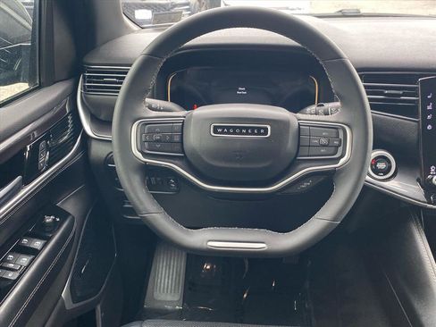 Used 2022 Jeep Wagoneer Series I image 3